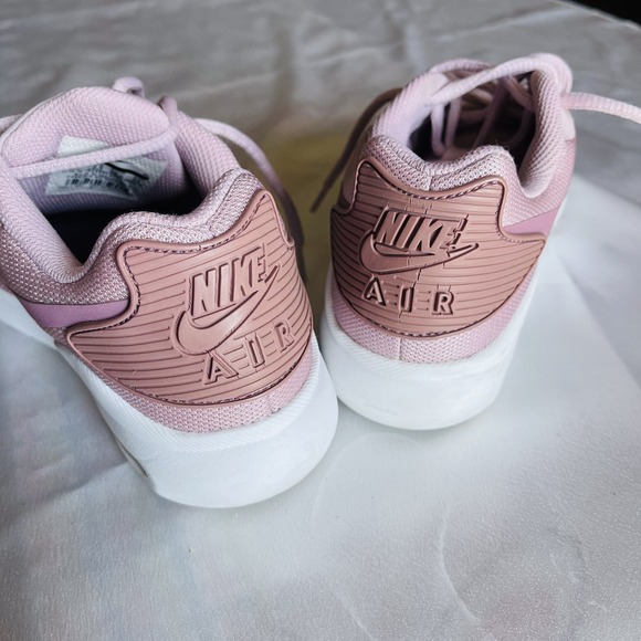 Nike Air Max Oketo Colorway Sneakers Women's Size 6 Pink AQ2231-500 - Picture 4 of 8